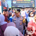Kapolres Ngawi AKBP Prayoga Angga Widyatama tinjau pasar murah