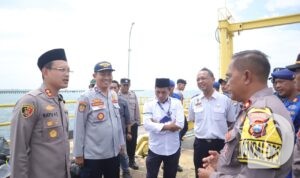 Kapolres Situbondo AKBP Bayu Anuwar Sidiqie tinjau pelabuhan Jangkar