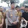 Polres Bondowoso dan PKDI Bagi Takjil ke Ojol Jelang Berbuka