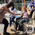 Polwan Polresta Sidoarjo bantu Disabilitas