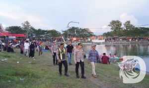 Kapolres Bojonegoro AKBP Afrian Satya Permadi saat patroli di kawasan wisata waduk Sonorejo