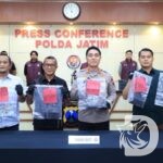 Ditreskrimum Polda Jatim menunjukkan barang bukti hasil ungkap kasus peredaran bahan peledak ilegal