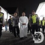 Kapolres Mojokerto Kota AKBP Herdiawan Arifianto saat patroli pengamanan gereja