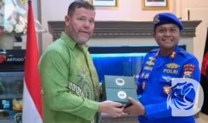 Ditpolairud Polda Jatim terima penghargaan dari USFWS