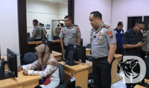 Kapolres Gresik AKBP Ramadhan Nasution sedang sidak di sejumlah layanan publik