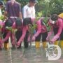 YKB Polres Tanjung Perak di HUT ke-46 Tanam Mangrove dan Gelar Baksos di Kalianak