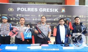 Satreskrim Polres Gresik menggelar ungkap kasus pencurian kabel PLN