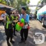 Polwan Polres Bojonegoro Sigap Layani Calon Haji