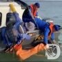 Satpolairud Polres Gresik bersama Tim SAR Gabungan Evakuasi Korban Tenggelam