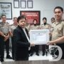 Lemkapi Beri Penghargaan Bidhumas Polda Jatim, Respon Cepat Informasi Publik