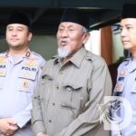 Kapolres Gresik AKBP Ramadhan Nasution saat serahkan hewan Qurban