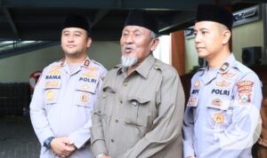 Kapolres Gresik AKBP Ramadhan Nasution saat serahkan hewan Qurban