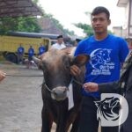 Kapolres Bojonegoro AKBP Afrian Satya Permadi serahkan Sapi untuk Qurban