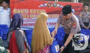 Kapolres Mojokerto Kota AKBP Herdiawan Arifianto saat gelar Baksos