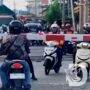 Pemotor Nekat Melintas di Rel, KAI Daop 8 Surabaya Ingatkan Bahaya dan Ancaman Pelanggaran