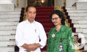 Ketua Umum JPKP, Maret Samuel Sueken, saat bersama mantan Presiden Joko Widodo
