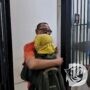 Polres Gresik Beri Kesempatan Tahanan Peluk Anak dan Istri Dibalik Jeruji