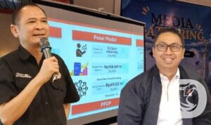 Pelaksana Tugas (Plt) Kepala OJK Jatim, Horas V. M. Tarihoran edukasi tentang kinerja industri jasa keuangan